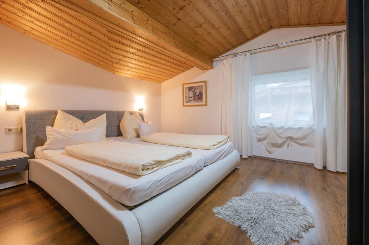 Pension Steinadler Neustift im Stubaital Exterior photo